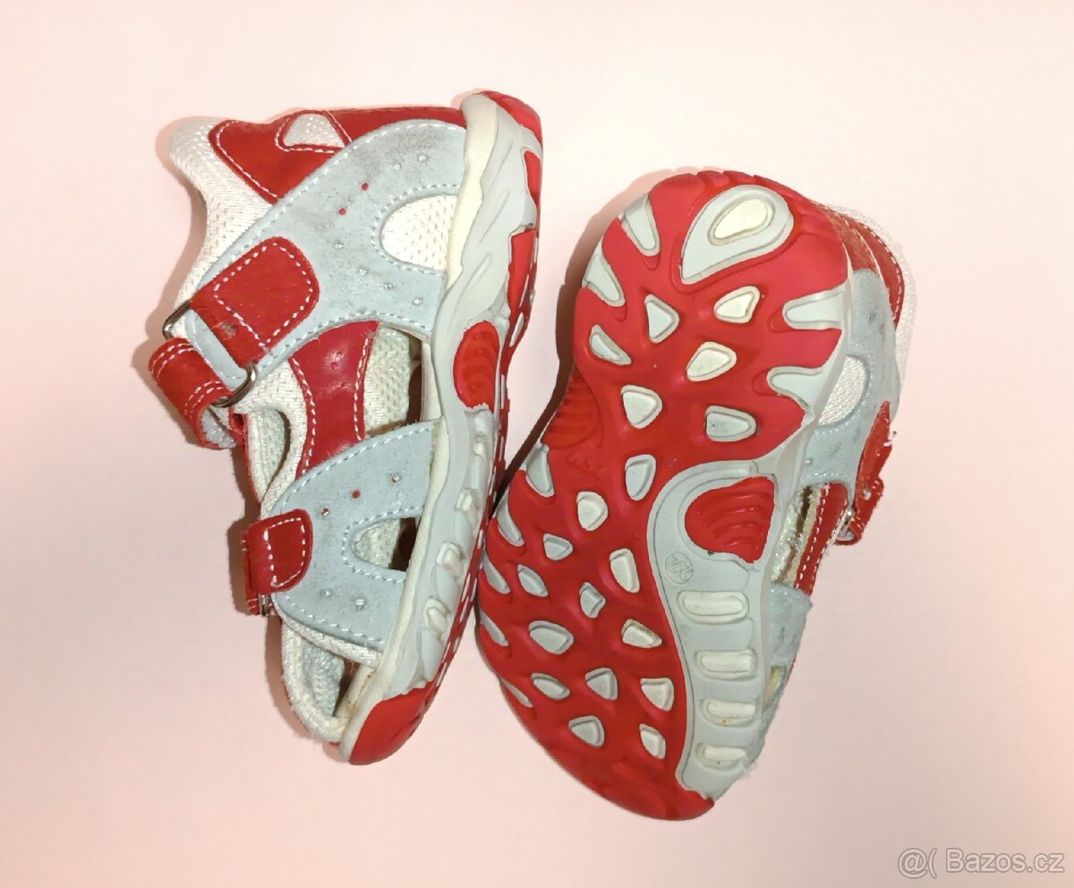 Zdravotní sandálky s krytou špičkou
pro děti v.22 - 2