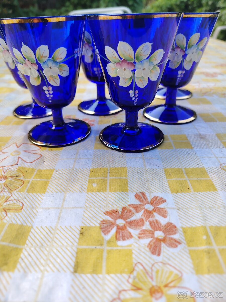 Modré skleněné skleničky s květinami - 2