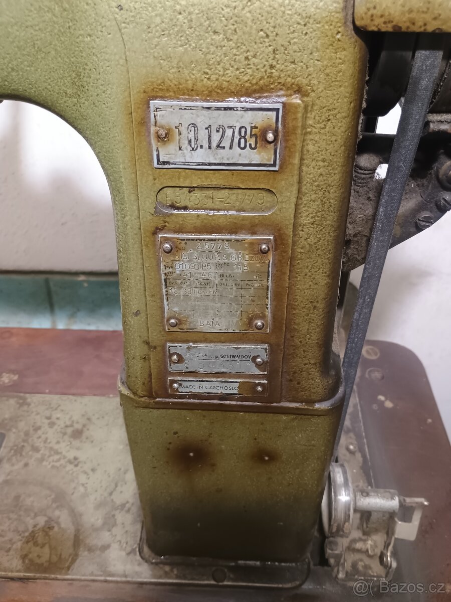 Šicí stroj na rukavice Svit - 2