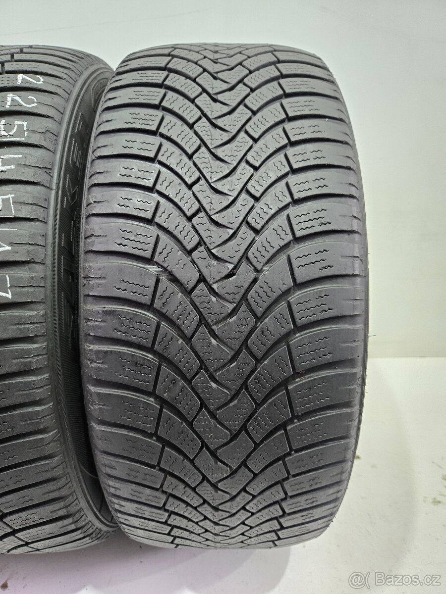 Zimní pneu 225/45/17 Falken - 2