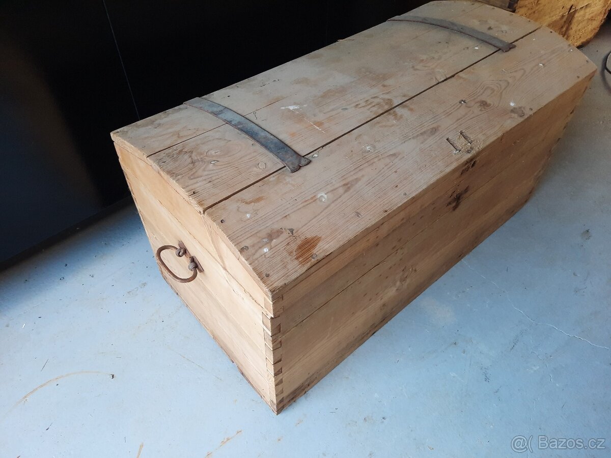 Stará starožitná truhla - vylouhovaná - 2