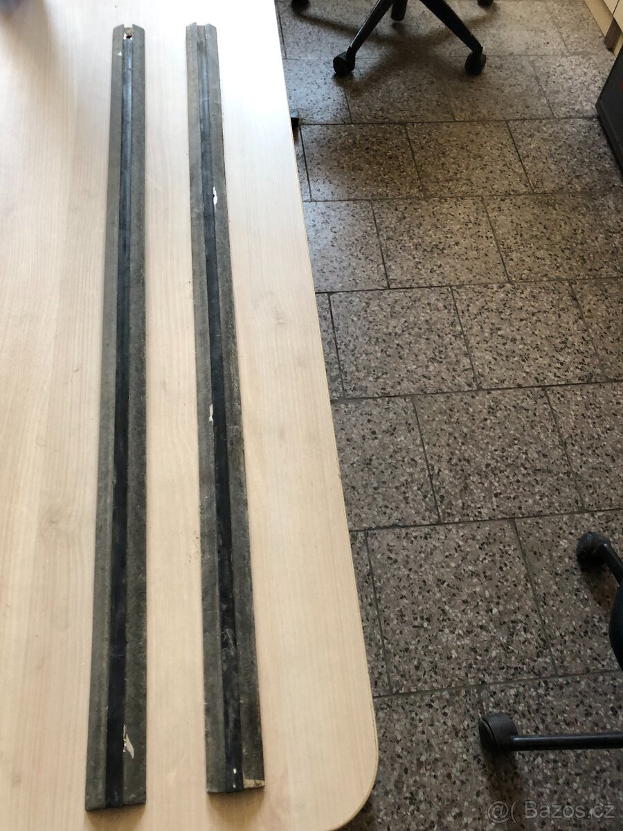 wartburg 311 lišty předních dveří - 2