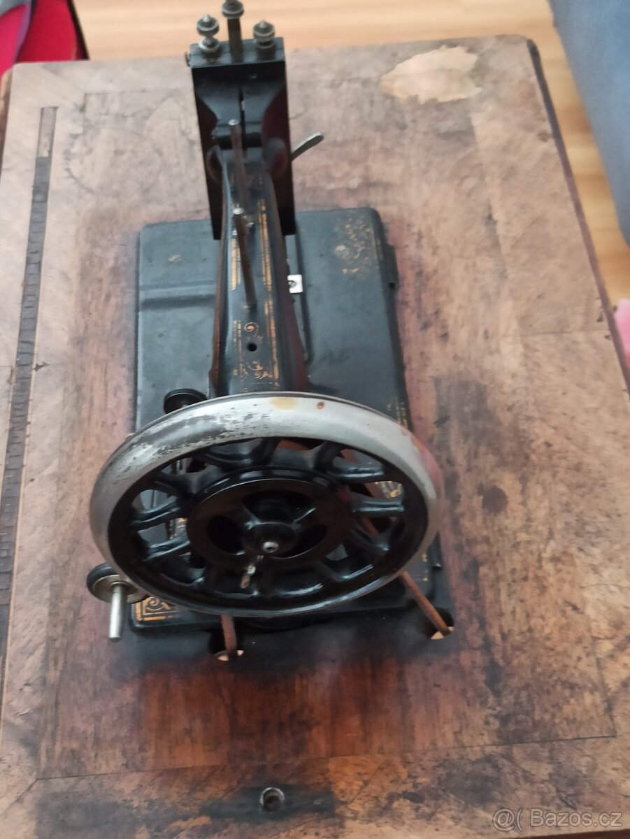 PRODÁM ŠICÍ STROJ - 2