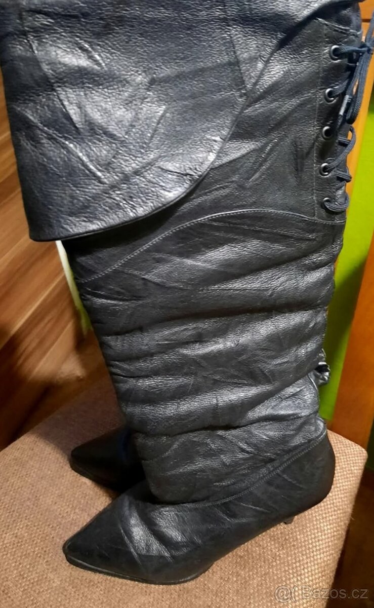 Kožené ,dámské kozačky , uvnitř kožešina, vel.40 - 2