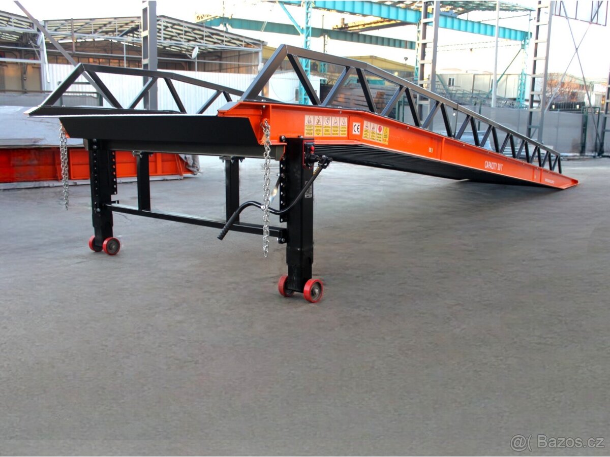 Mobilní rampa na vykládání nakládání lodnich kontejneru - 2