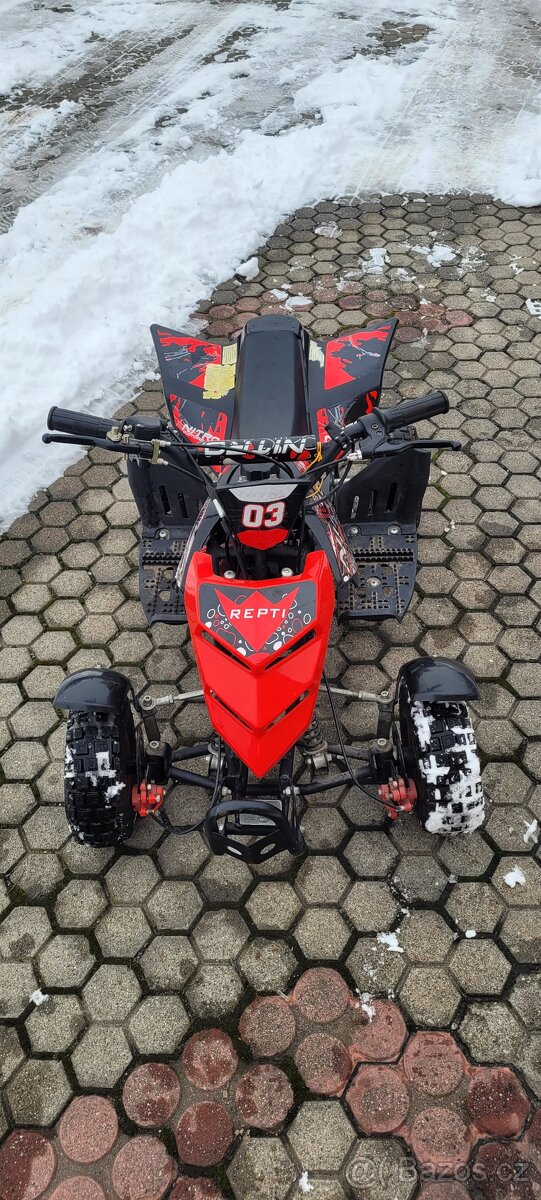 Dětská motorová čtyřkola