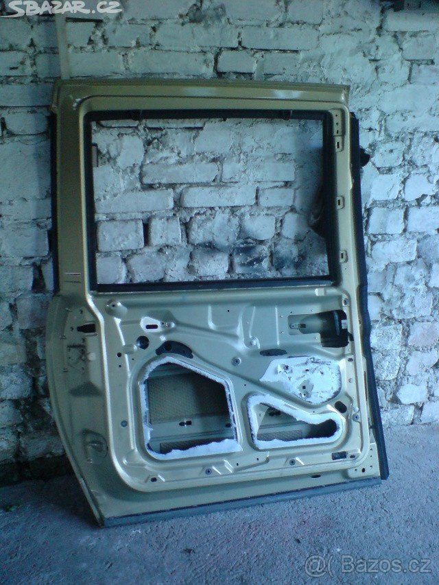 Citroen c8 levé zadní dveře podběh výztuha př. nárazníku - 2