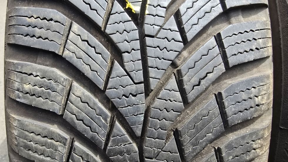 Zimní pneu 195/65/15 Continental - 2