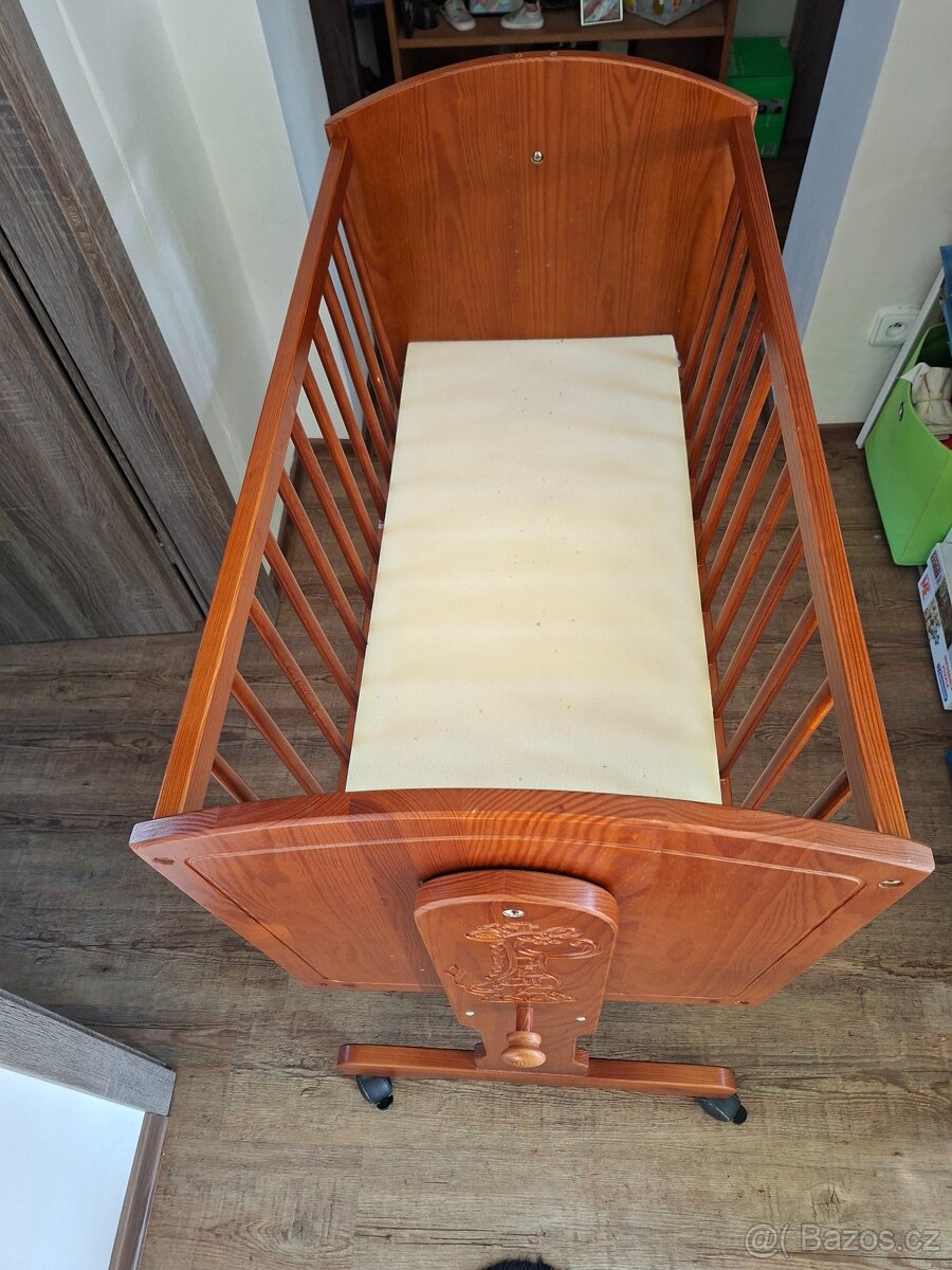 Dětská postýlka/ kolébka na kolečkách - 2