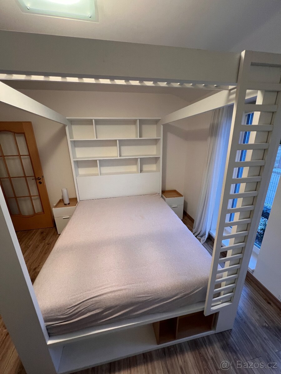 Designová postel s policemi a loft konstrukcí – moderní styl - 2