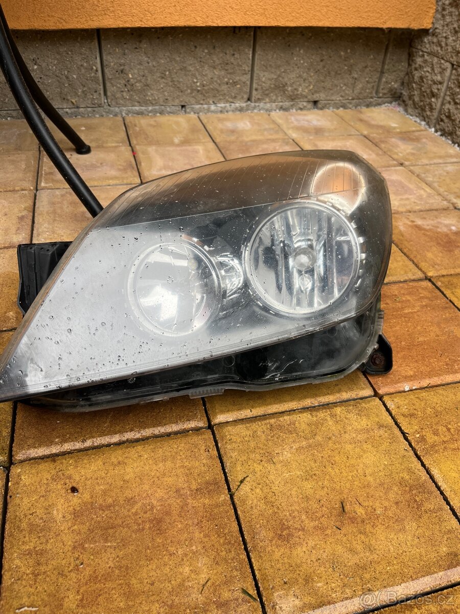 predni svetla opel astra h - 2