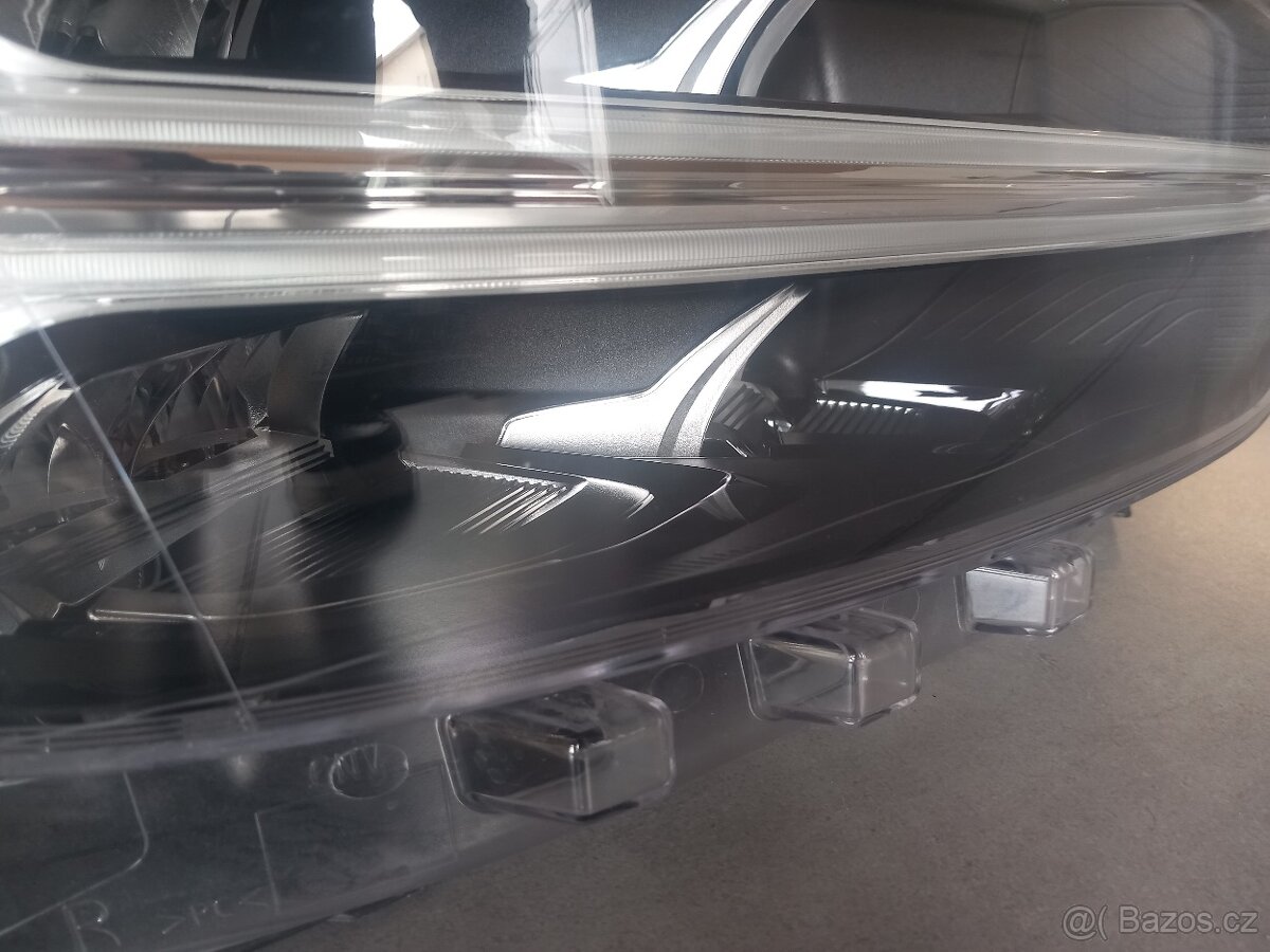 Pravé světlo Volvo XC40 3/2018- - 2