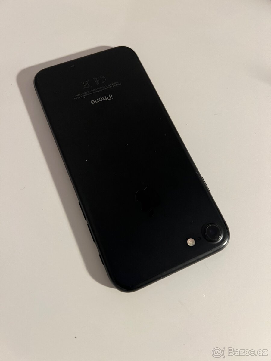 iPhone 7 32gb Černy jako novy - 2