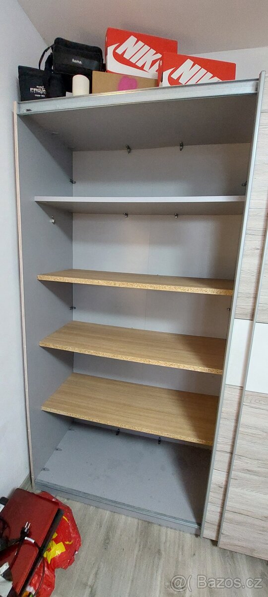 Prodám šatní skříň - 2