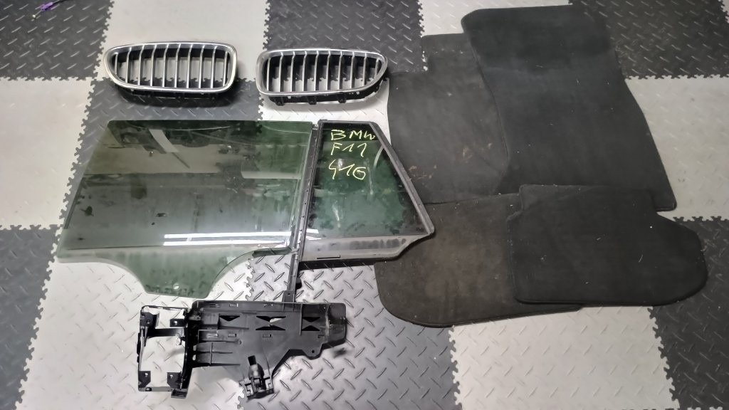 BMW 5 F10 F11 2010 - 2017 predna maska okno sklo okular - 2