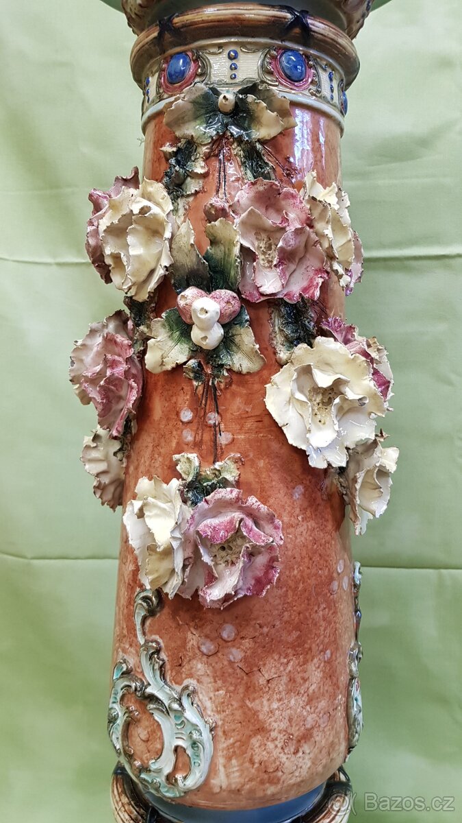 Starožitný, bohatě zdobený, majolikový květinový stojan - 2