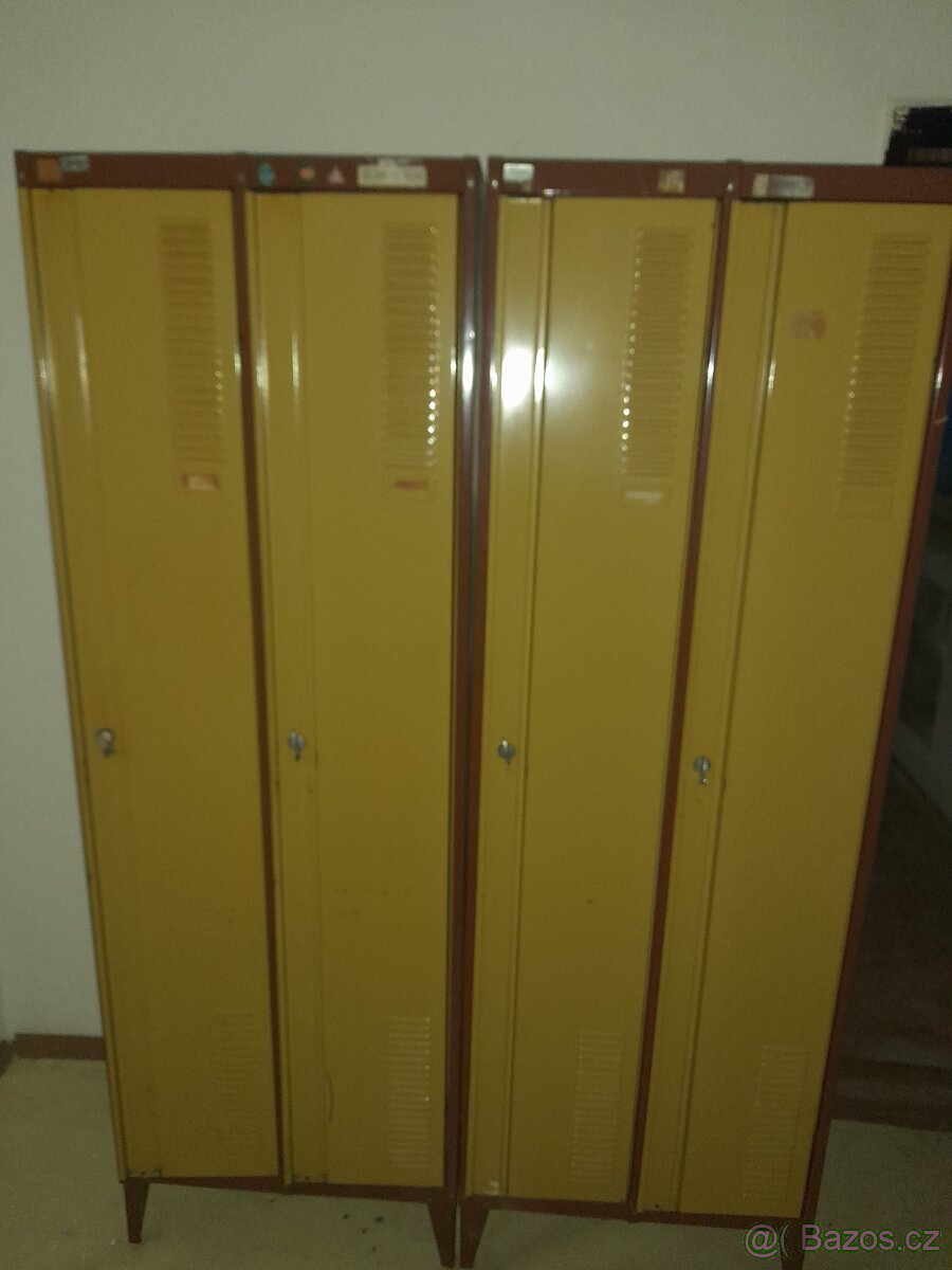 Šatní skříň plechová - 2