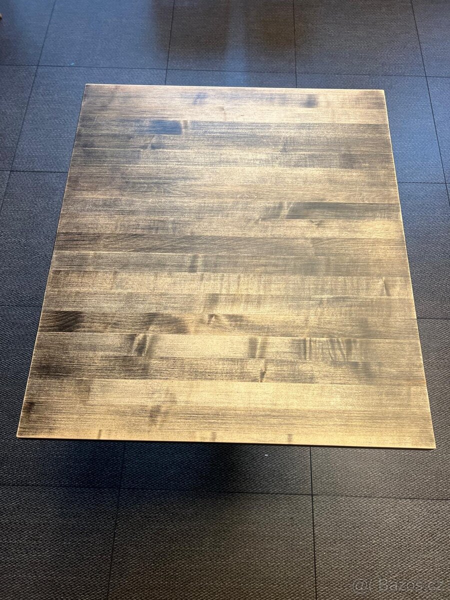 Dřevěný stůl - 2