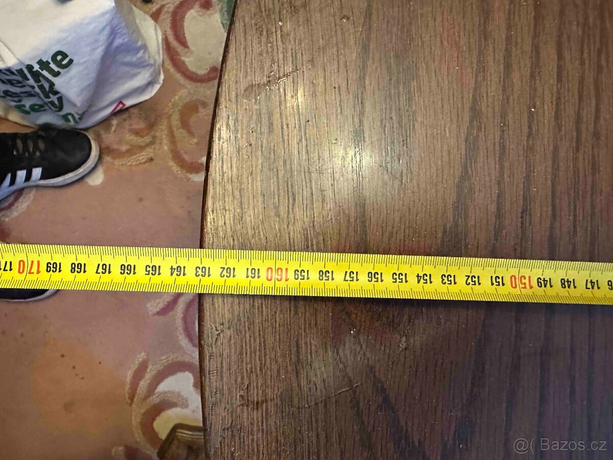 Masivní jídelní stůl - 2