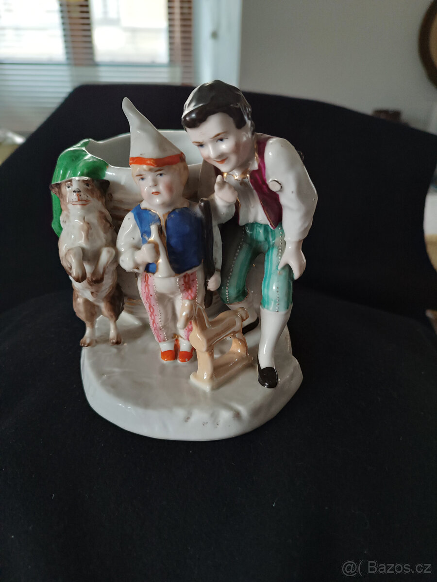 váza / doza/ s figurkami - 2