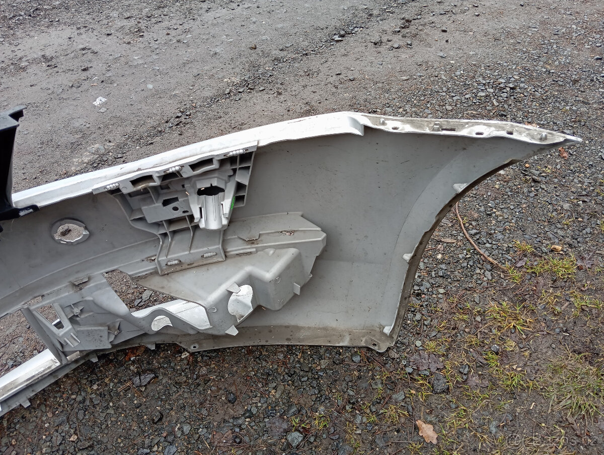 Škoda Octavia 3 přední nárazník - 2