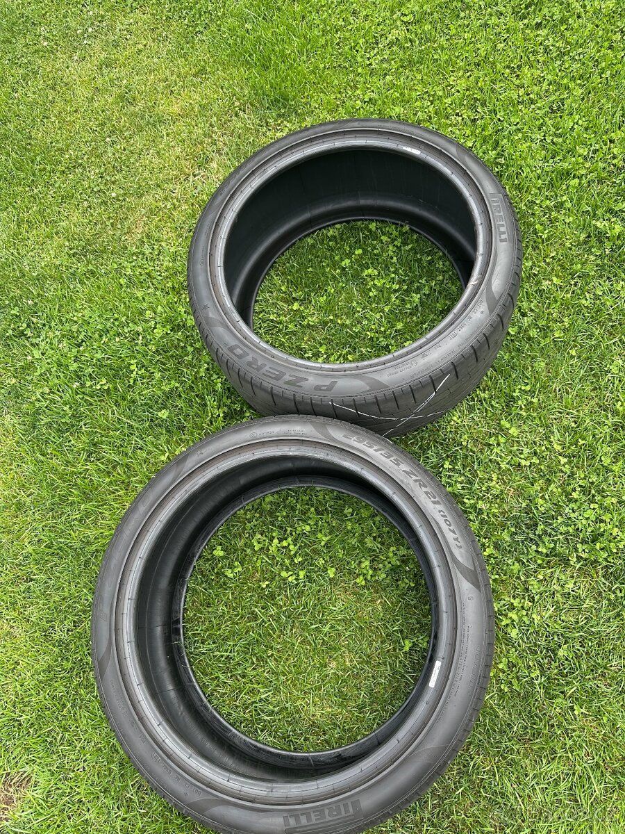 Pirelli P ZERO 295/35 R21 - 2