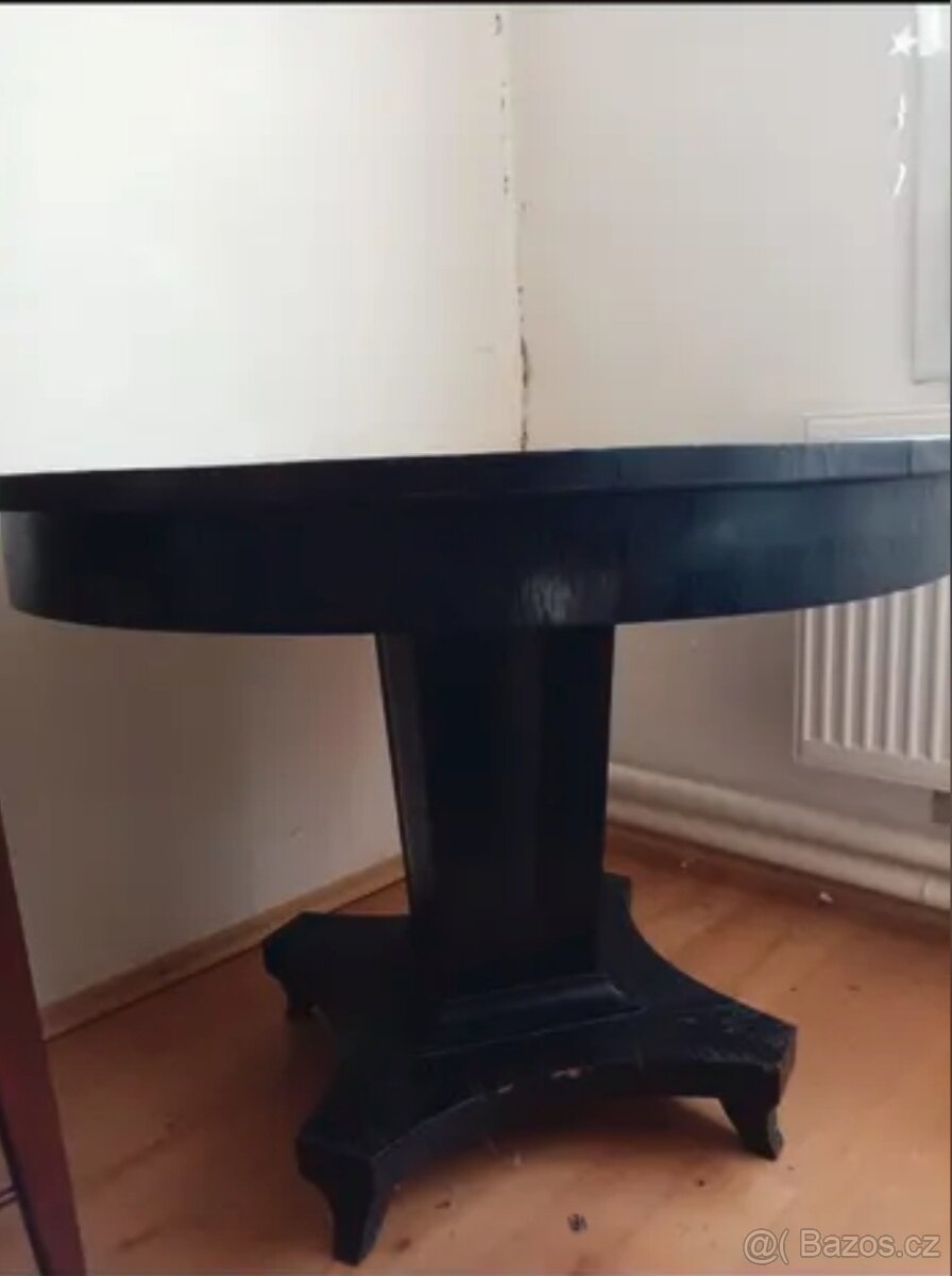 Černý stůl z masivu - 2