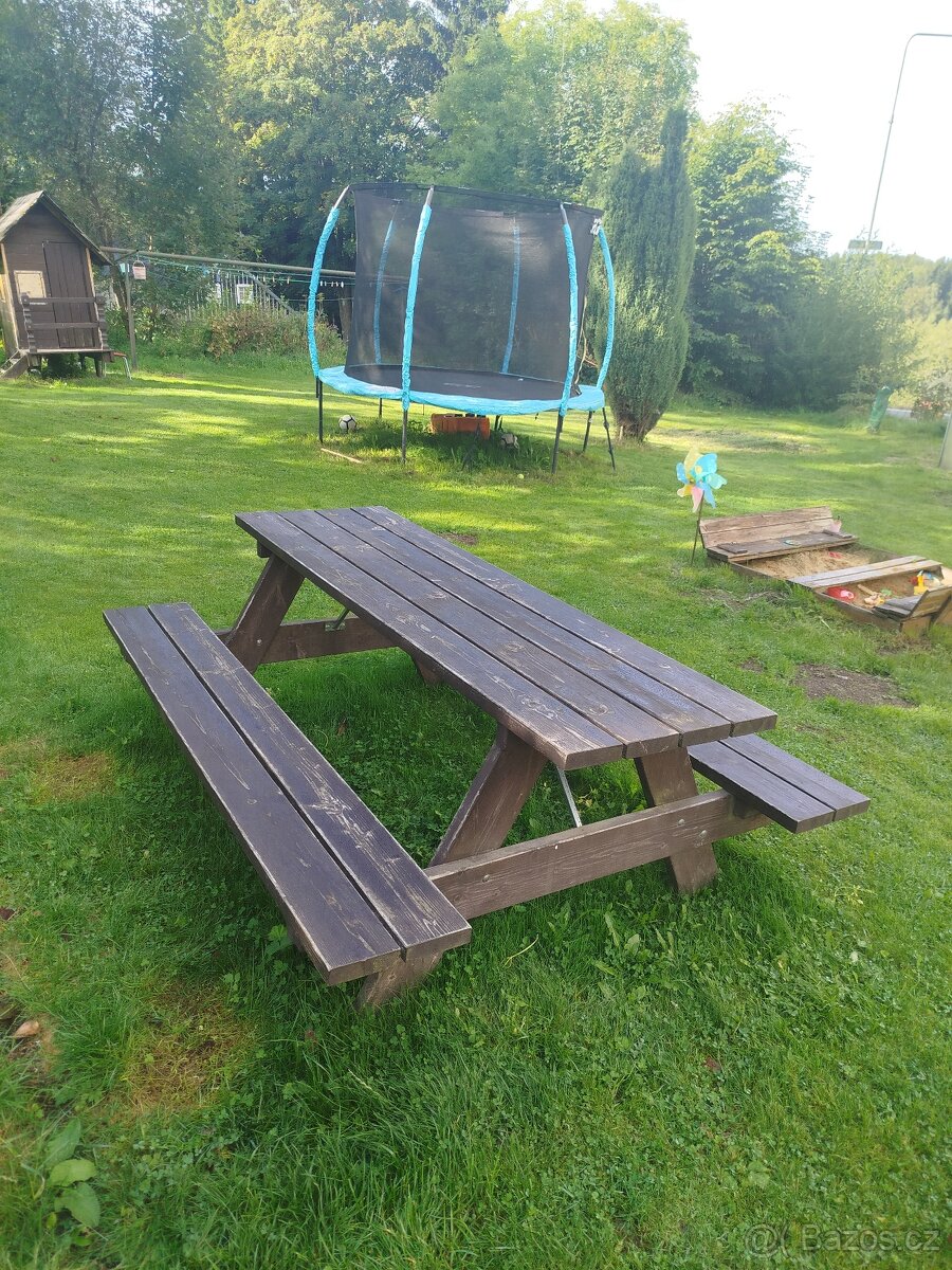 Pěkný dřevěný stůl - 2