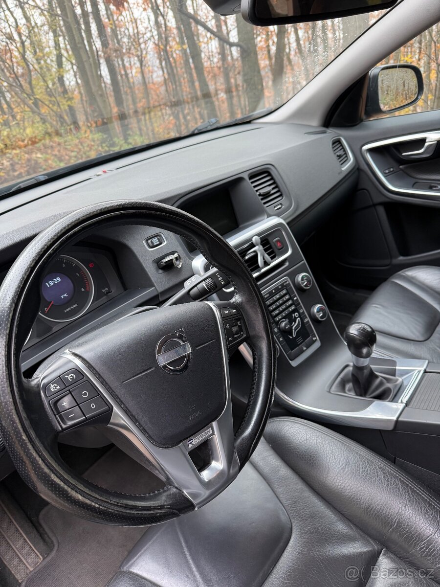 Volvo V60 D3 100 kW • pětiválec • manuál • 214 953 km - 2