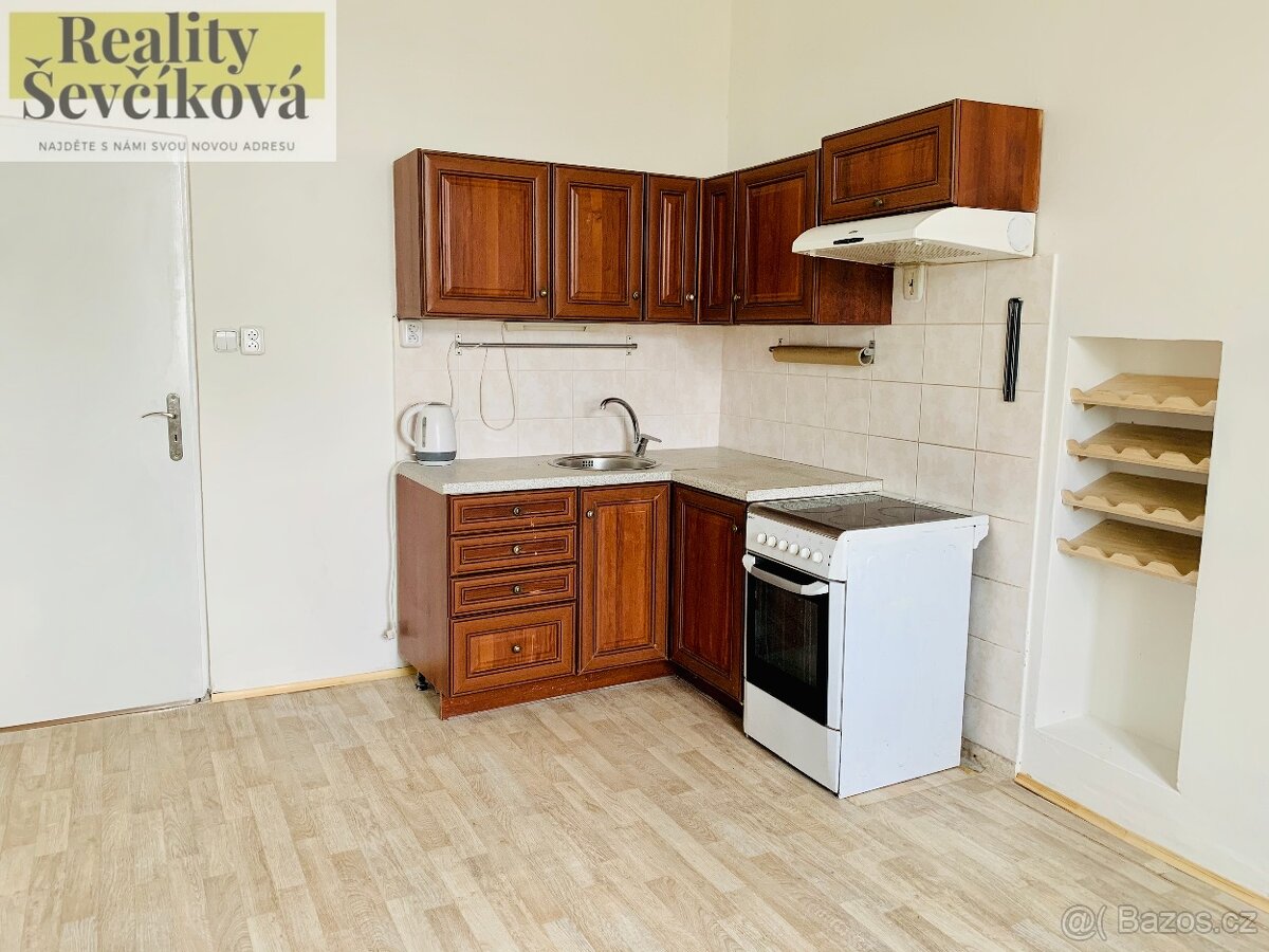 Pronájem 2+1 se dvěma balkóny, 90 m2 – Smetanovo nábřeží - 2