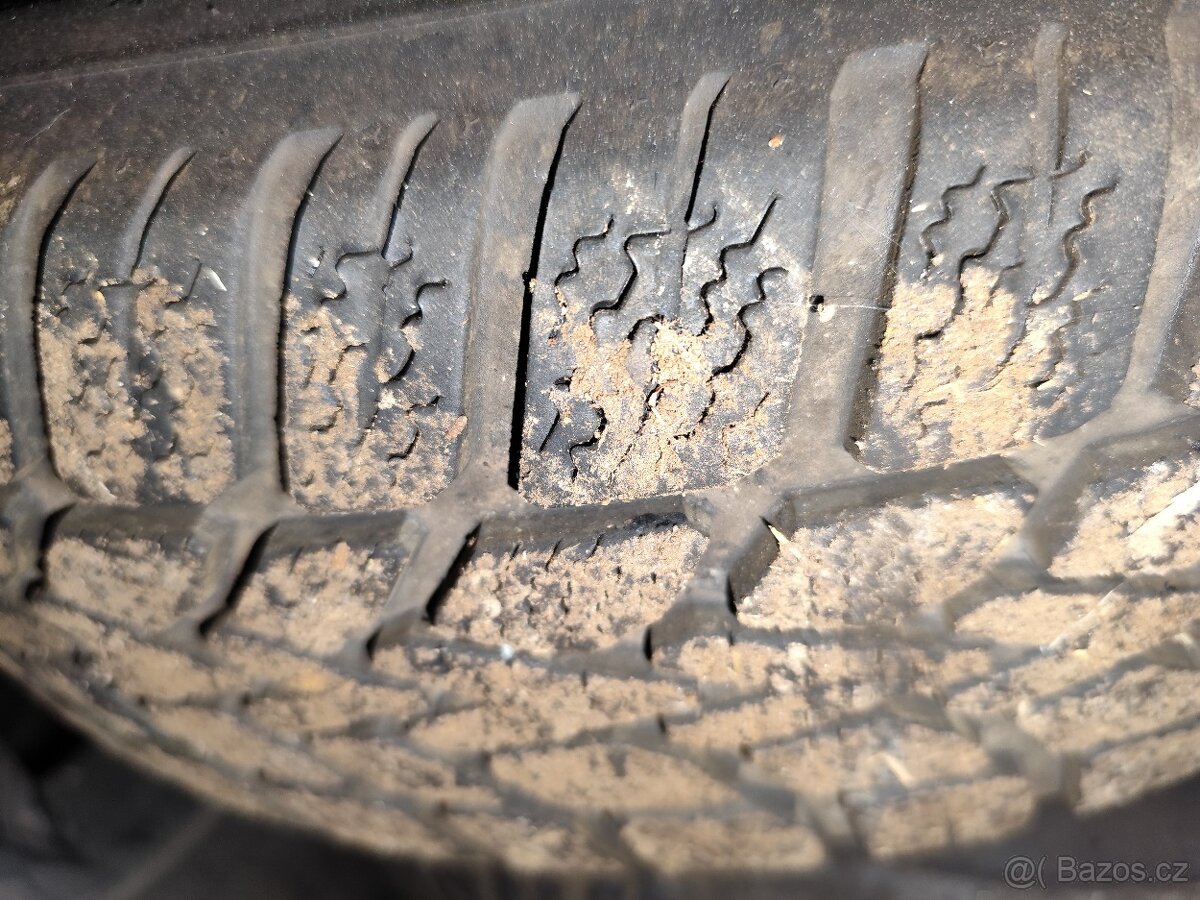 Zimní gumy s disky fabia 165/70 R14 Dunlop Winter response - 2