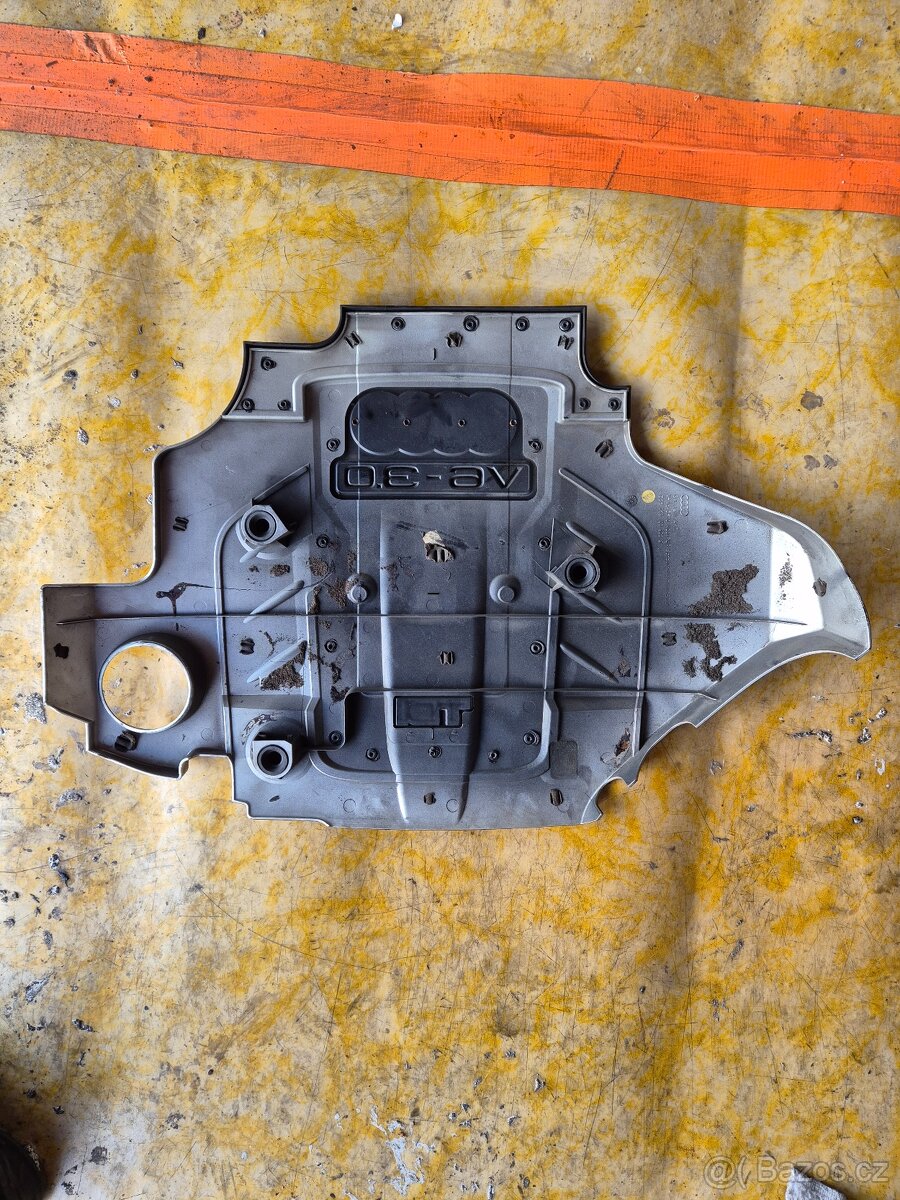 Kryt motoru Audi - 2