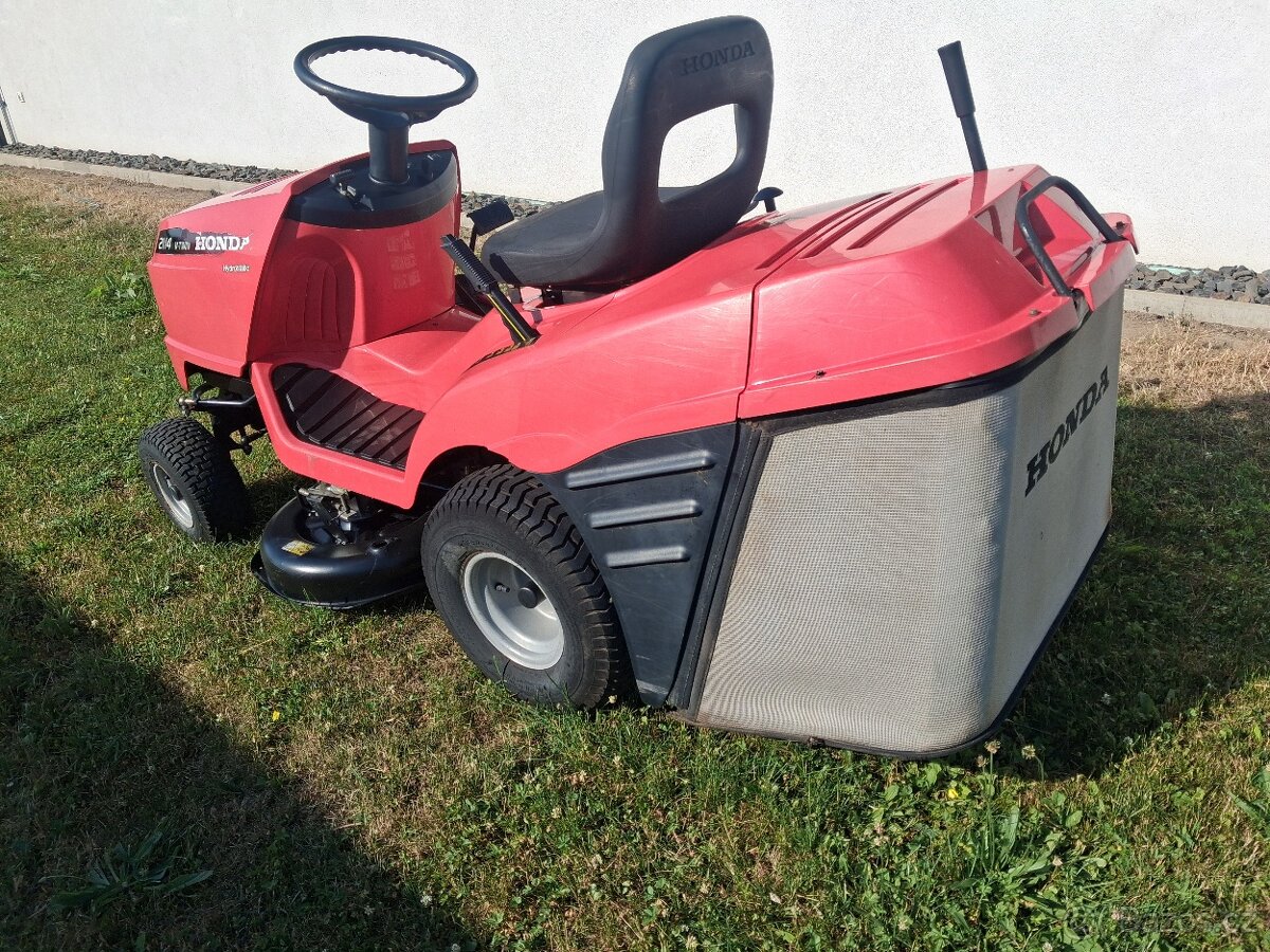 ZAHRADNÍ TRAKTOR HONDA - 2