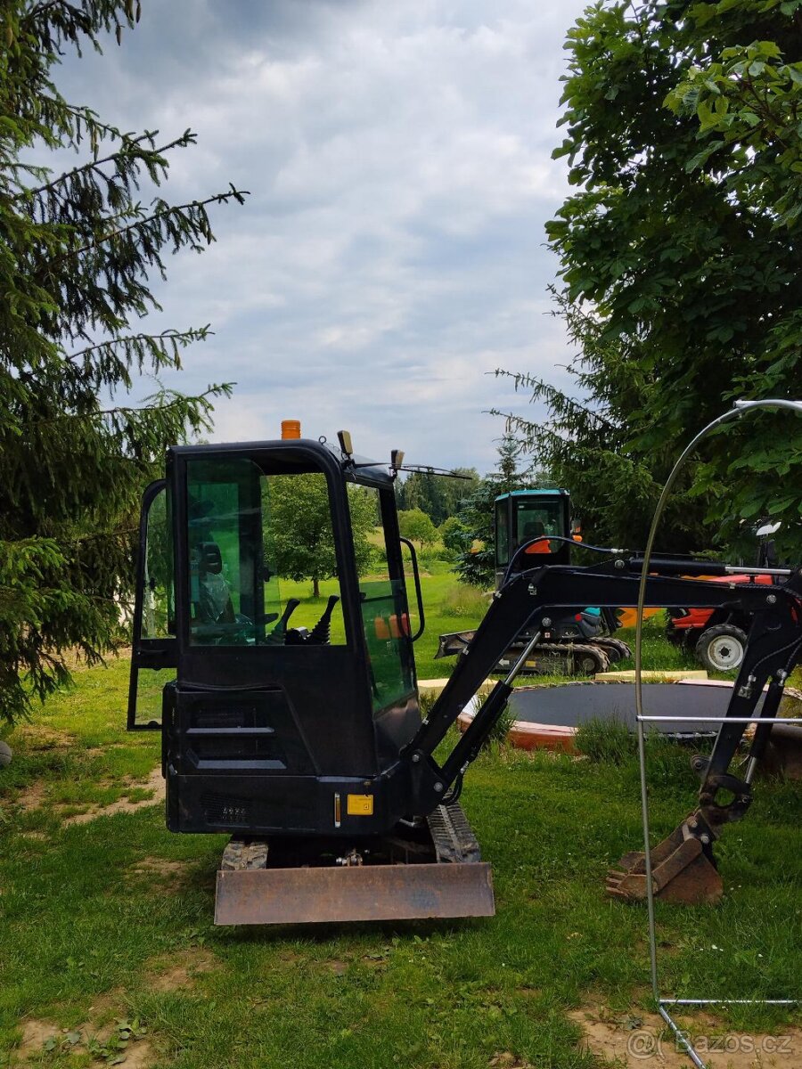 Minibagr NM-e20 - 2