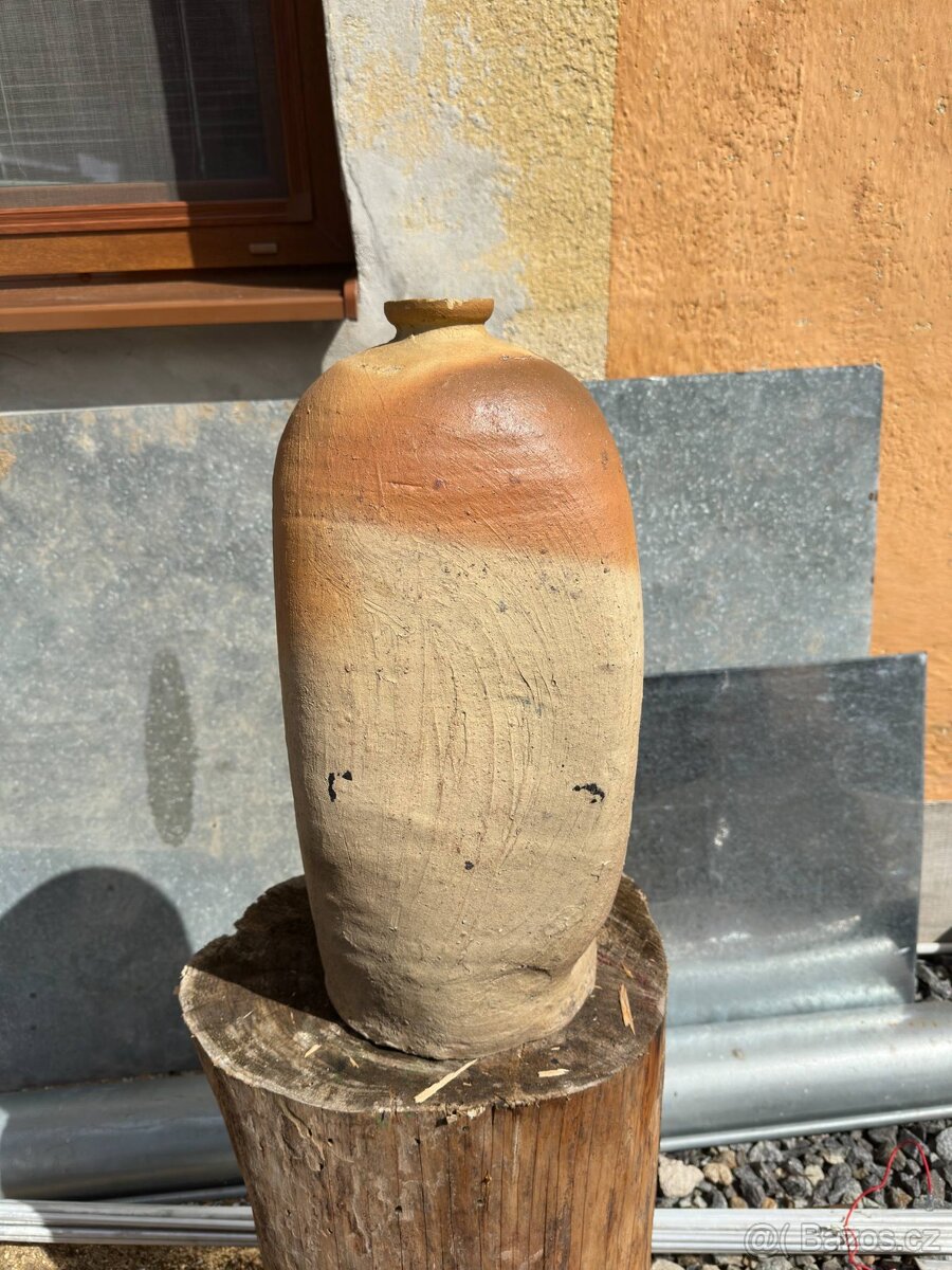 Stará hliněná váza - 2