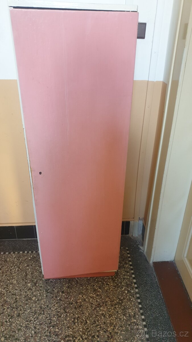 Stará dřevěná komoda - 2