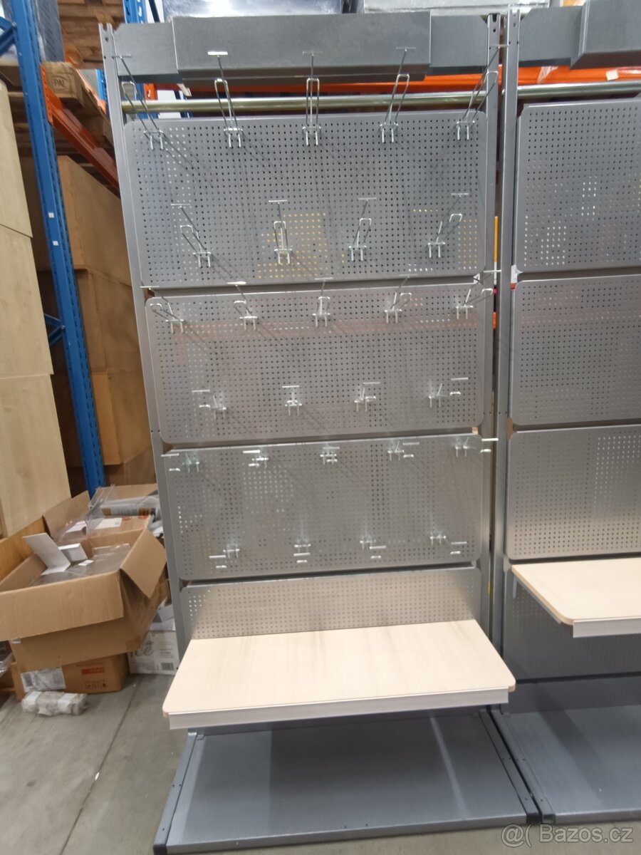 Kovový přístěnný regál - 2