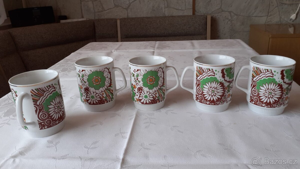 Staré snídaňové hrnky - 2