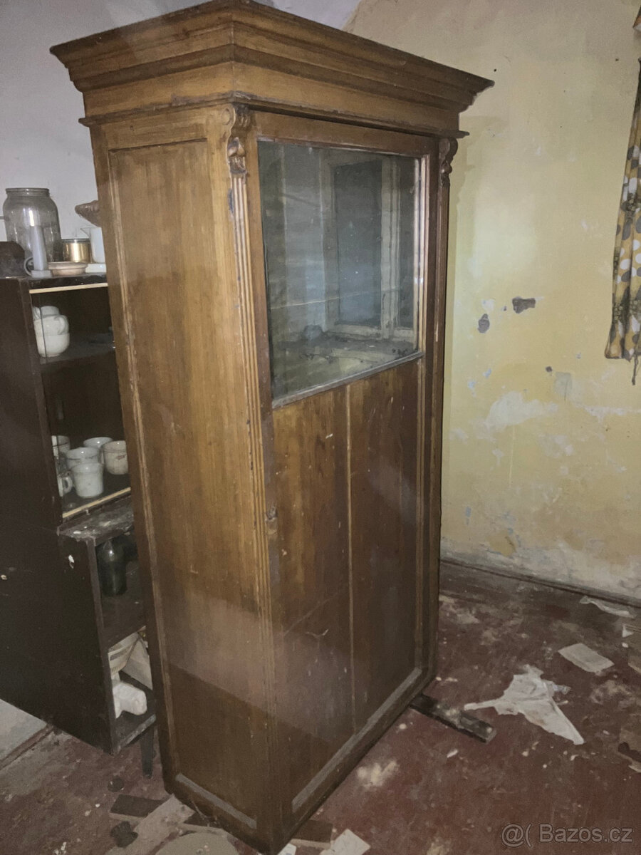 Starožitná skříň - 2