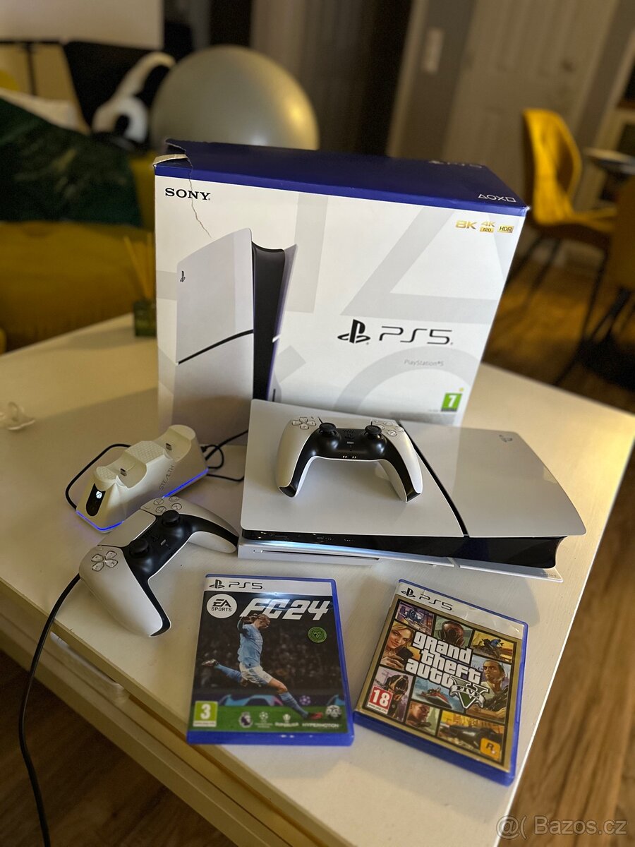 PS5 slim 1TB, dva ovladače, hry - 2