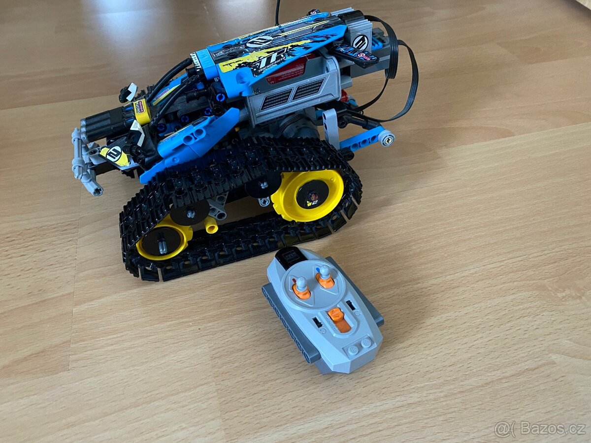 Lego Technic 42095 - Kaskadérské závodní auto - 2