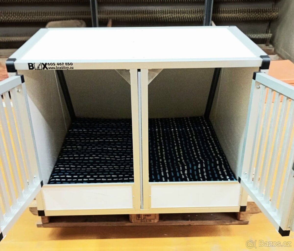 Box4Dogs přepravní klec do auta - 2