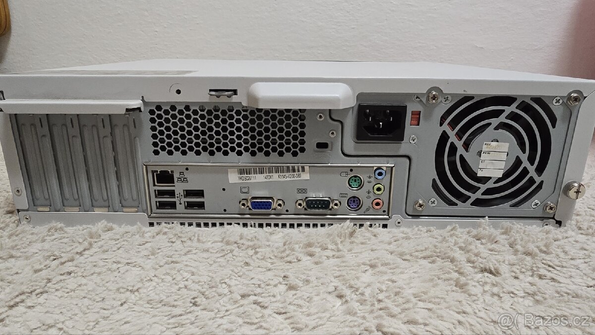 Fujitsu Siemens Esprimo E3500
- 2