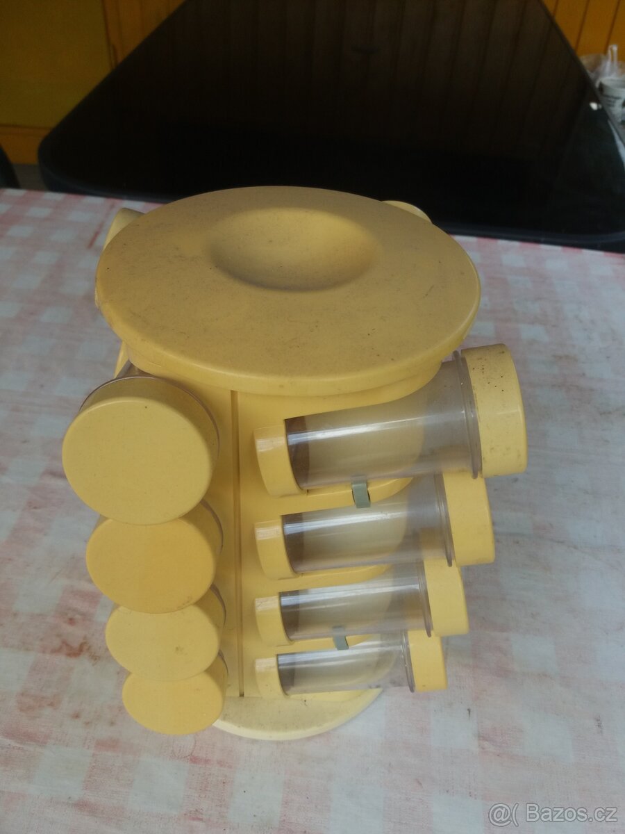 Kořenky plastové otáčivé. - 2