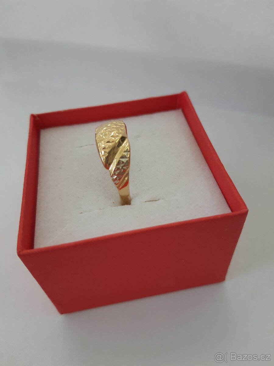 Zlatý prsten s bílým zl. - 2