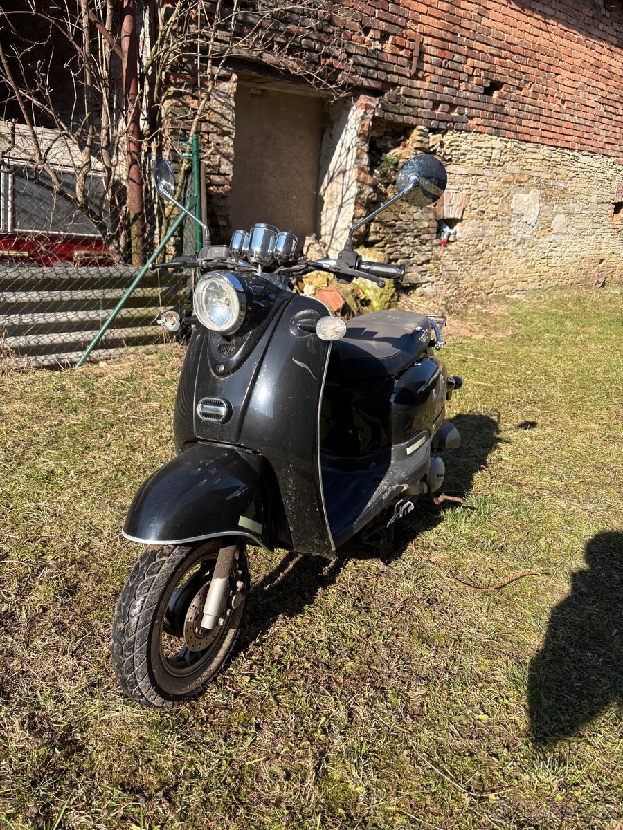 Skůtr replika vespa - 2