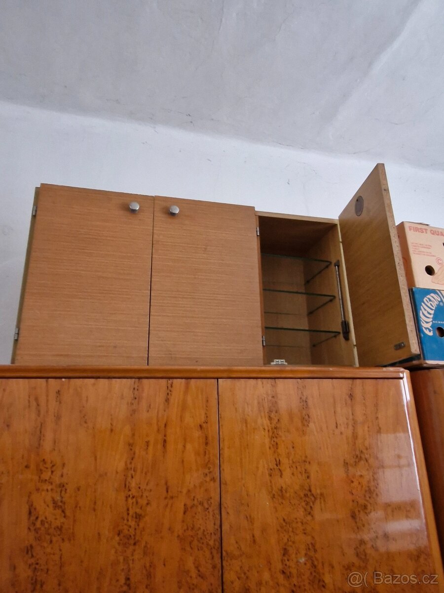 stará skříňka - 2