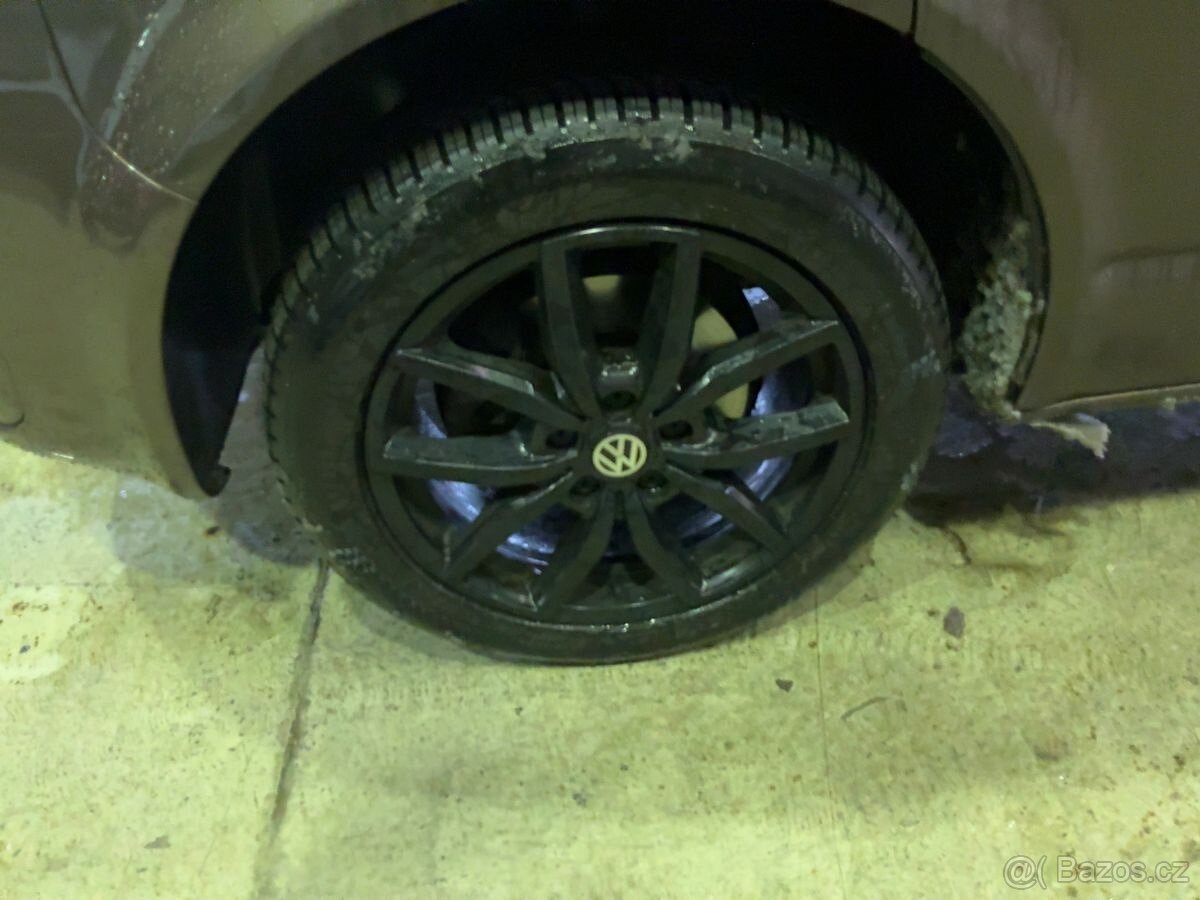 VW Multivan T5 2.0 TDI 103kW,7.sedadel,Webasto,Tažné. - 2