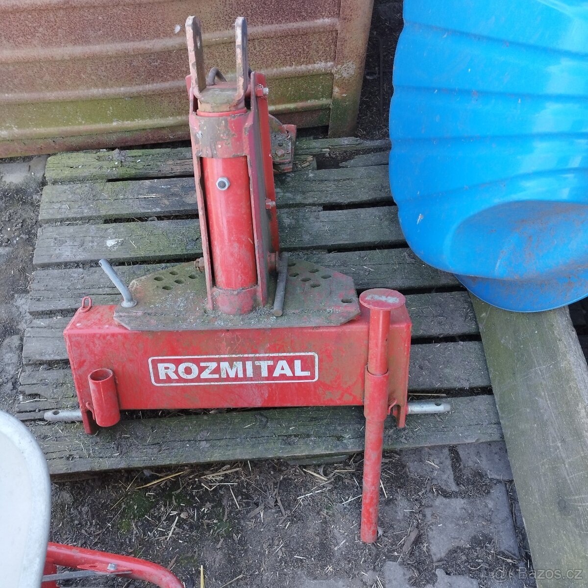 Sluníčkový obraceč sena Rožmitál. - 2