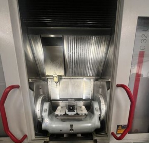 Obráběcí centra - vertikální C 32 U - 2